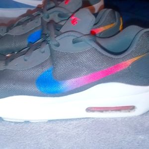Gray nike air max size 9